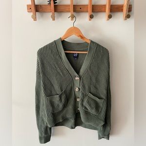 Women’s GAP cropped olive green button down cardigan (Size L)
